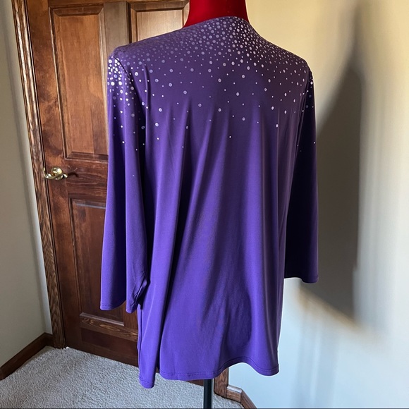 Susan Graver liquid knit scoop neck top with border sparkles - Picture 14 of 16